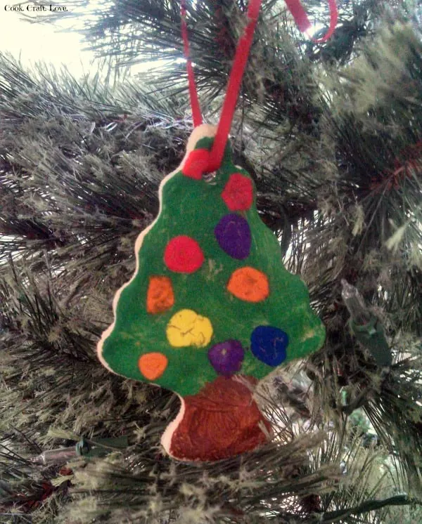 Salt Dough ornaments are super easy and the kids can help in every step of the process! These ornaments make a great gift for teachers, grandmas, or extended family!