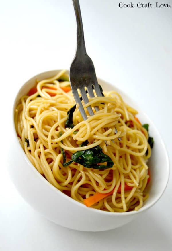 If you're tired of all the dirty dishes and are dying for a one pot meal the whole family will love then try this simple one pot lo mein and you'll never need take out again!