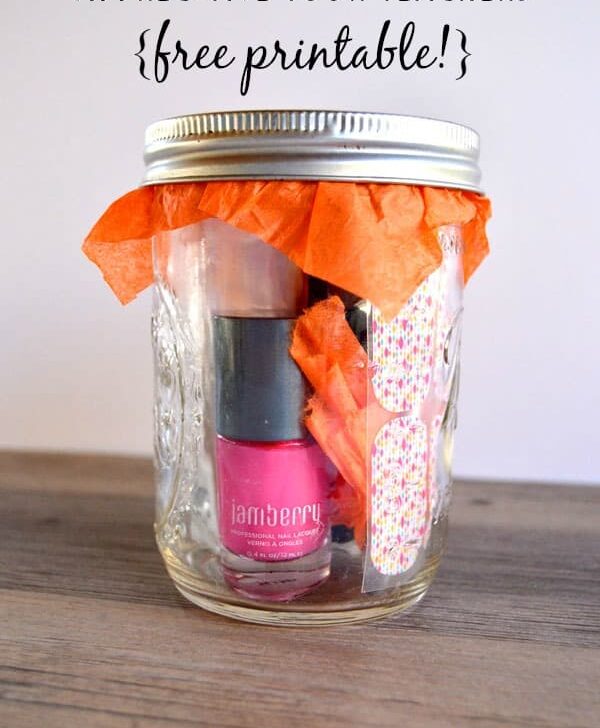 Teacher Appreciation Week is next week and our teacher's work so hard they deserve a little appreciation for all they do! Do you have a teacher in your life who needs some lovin' and pampering? Give her a manicure in a jar! Then she'll have pretty nails while grading all those papers!