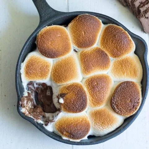 S'mores are my favorite part of summer! Enjoy this simple stovetop s'mores recipe in just 10 minutes! You'll never guess how EASY this s'mores recipe is!