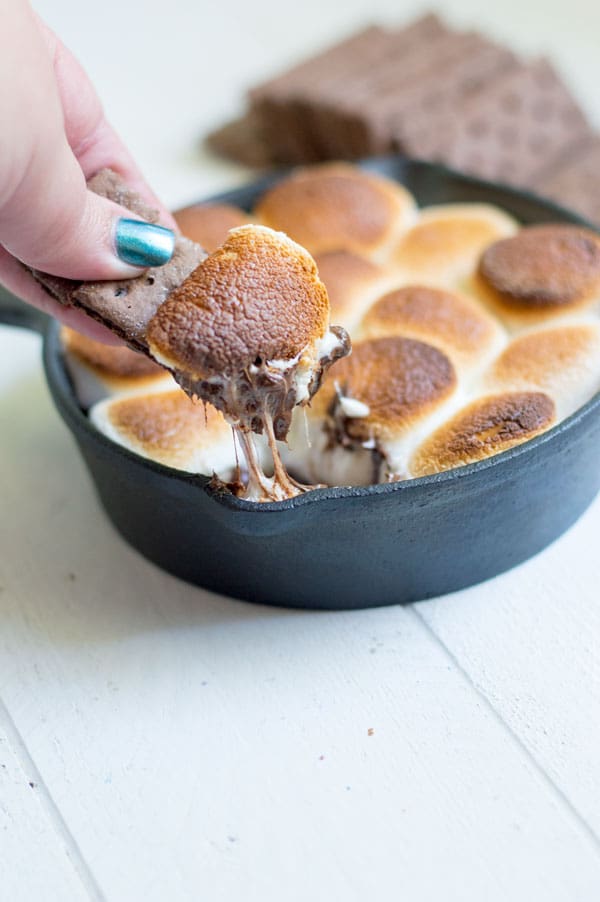S'mores are my favorite part of summer! Enjoy this simple stovetop s'mores recipe in just 10 minutes! You'll never guess how EASY this s'mores recipe is!