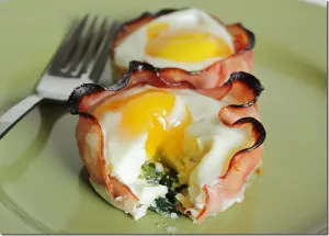 Baked-Eggs-in-Ham-Basket_thumb