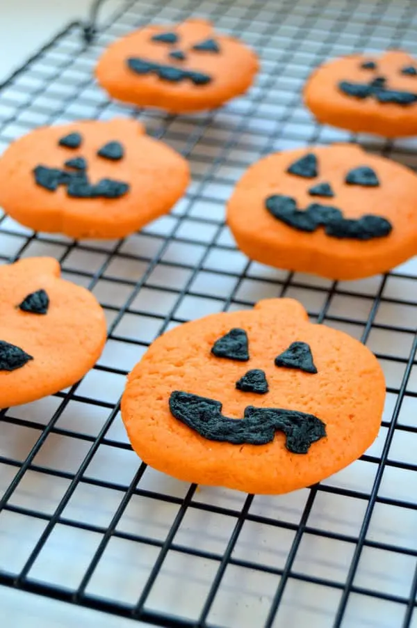 Get ready for Halloween with these super simple Jack o' Lantern cookies! Starting with dough already dyed and you'll save yourself an extra step and more time with these fun Halloween treats!