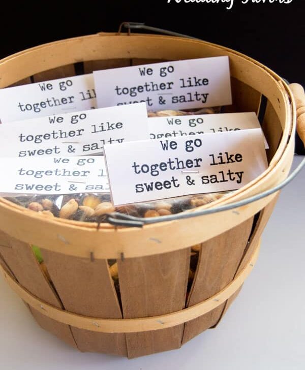 DIY weddings are all the rage as couples prefer to spend less on their big days. Try this super cute DIY wedding favor for your big day for just pennies per guest!