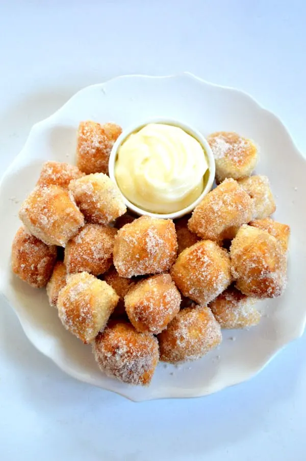 Cinnamon sugar pretzel bites are a fun dessert for your next football party or holiday get together. Whether you go for a sweet or savory pretzel these soft pretzel bites are super easy to make at home!