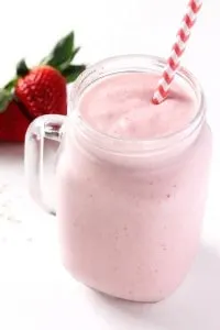 strawberry-pina-colada-smoothie-3-682x1024