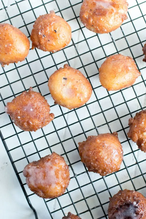 These simple 20 minute donut holes are great for a quick weekday breakfast treat or a simple addition to your brunch table. Filled with lemon curd and coated in a raspberry glaze they're great for spring!