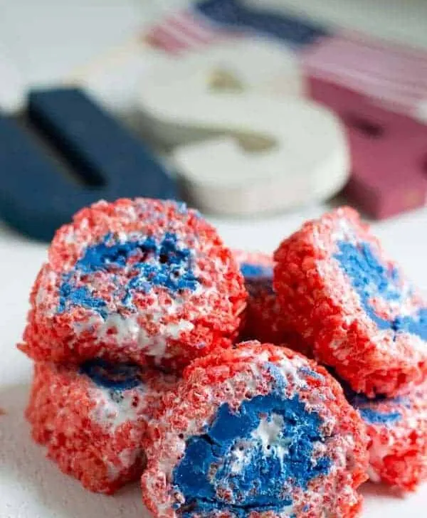 These patriotic rice krispie pinwheels are a simple and fun dessert perfect for your 4th of July bash!