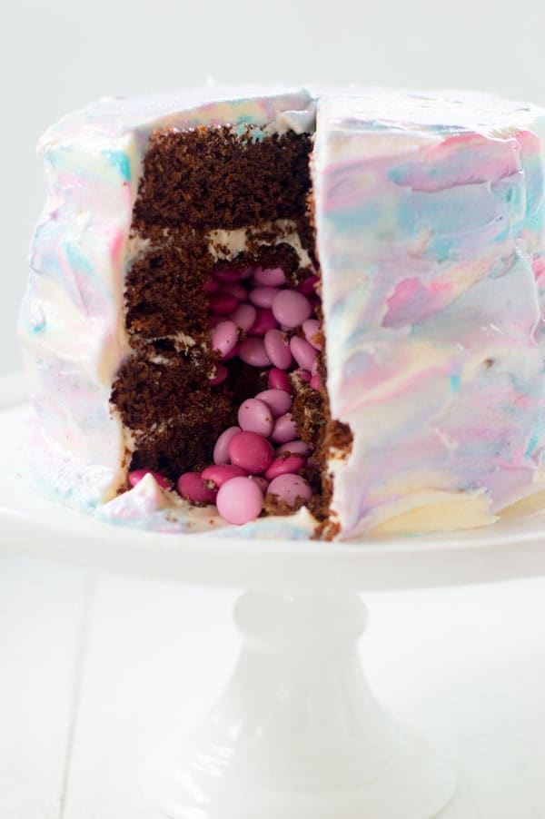 If you're expecting or planning a gender reveal party then this easy marble gender reveal cake is perfect!