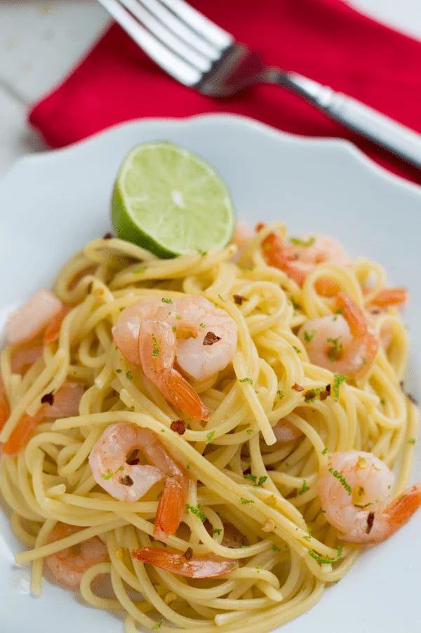 If you're rocking the single life on Valentine's Day then you definitely have to try this spicy honey lime shrimp pasta for one!